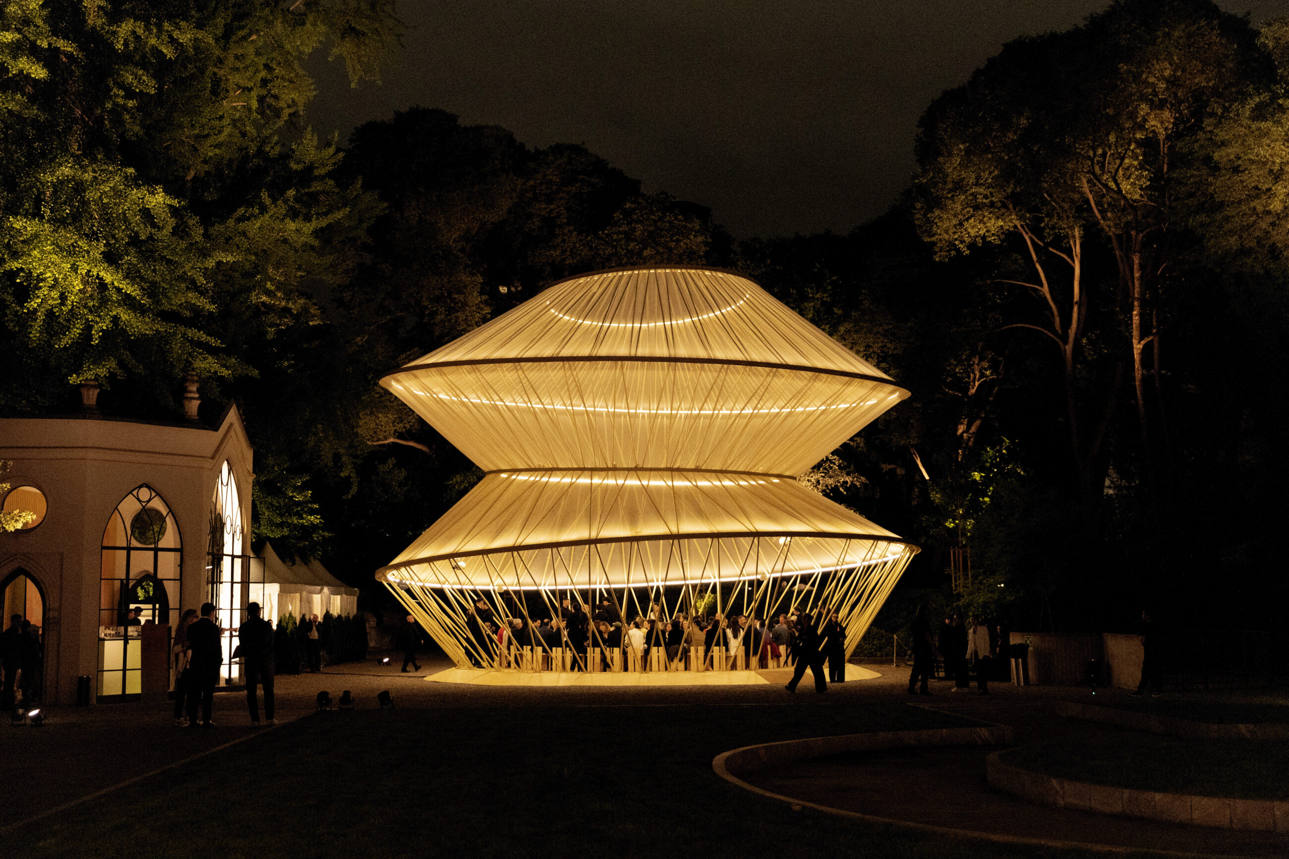night-view-the-garden-pavilion-a-deconstructed-yurt-created-by-kulapat-yantrasast-commissioned-by-acdf-mdw-2026-image-credit-acdf-4